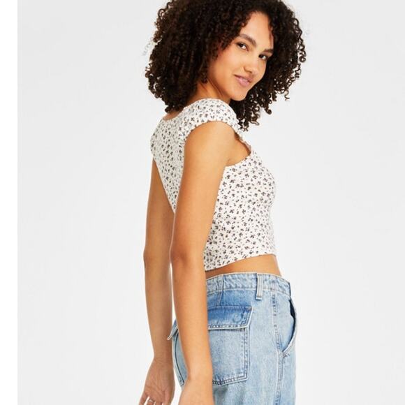 Levi’s Lucille Crewneck Cotton Short-Sleeve Top - Picture 2 of 9